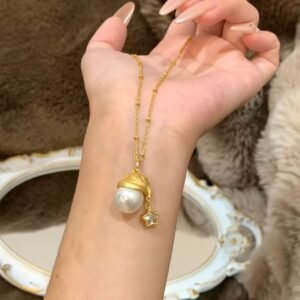 gold colour  christmas hat pearl star necklace for gift  suitable for women