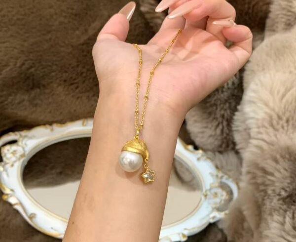gold colour  christmas hat pearl star necklace for gift  suitable for women